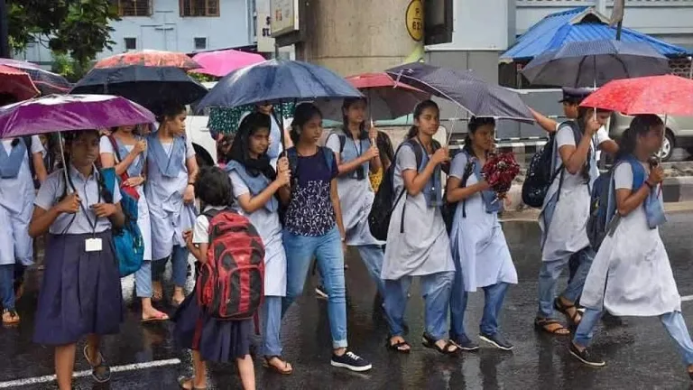 റെഡ് അലര്‍ട്ട്: കാസര്‍കോട്, കോഴിക്കോട്, വയനാട് ജില്ലകളില്‍ വിദ്യാഭ്യാസ സ്ഥാപനങ്ങള്‍ക്ക് നാളെ അവധി