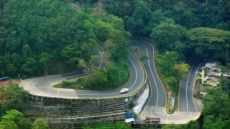 ബദൽ മാർഗം തേടണം; കാലവർഷം അവസാനിക്കും വരെ താമരശ്ശേരി ചുരത്തിൽ മൾട്ടി ആക്‌സിൽ വാഹനങ്ങൾക്ക് നിയന്ത്രണം.