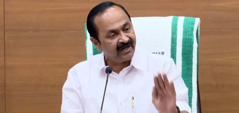 പ്രിയദര്‍ശിനി’, കെഎസ്ആര്‍ടിസില്‍ സ്ത്രീകള്‍ക്കും ട്രാന്‍സ്‌ജെന്‍ഡറുകള്‍ക്കും ജൂണ്‍ 15 മുതല്‍ സൗജന്യയാത്ര.