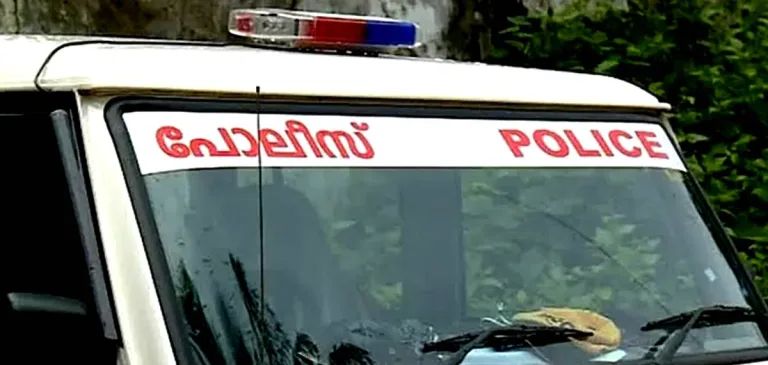 പ്രായപൂർത്തിയാവാത്ത പെൺകുട്ടിയുടെ മുറിയിൽ അതിക്രമിച്ച് കയറിയ യുവാവിനെ പൂട്ടിയിട്ടു