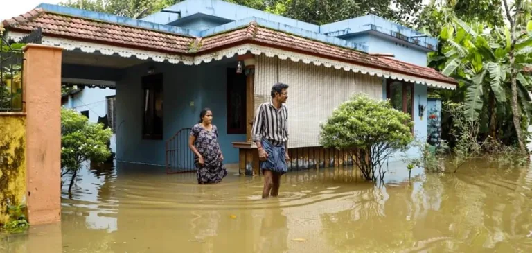 മഴ മാറി വെയിൽ കനത്തു, എന്നിട്ടും എങ്ങുമെത്താതെ ആലപ്പുഴ, കോട്ടയം ജില്ലകളിലെ അടിയന്തര പ്രളയ ദുരിതാശ്വാസ വിതരണം